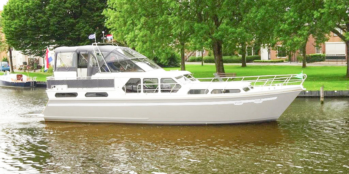 Motorboot Lauryn Yachtcharter Friesland
