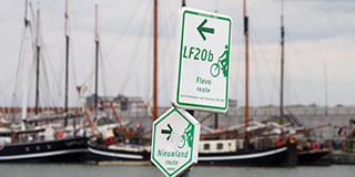 Knotenpunkt und LF-Route Schild Niederlande